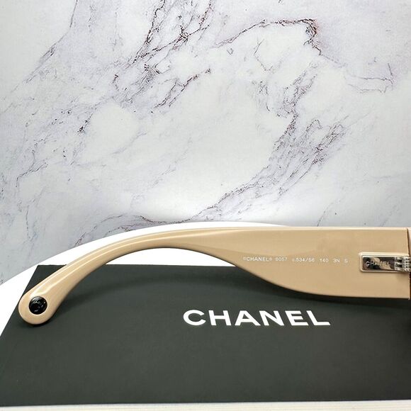 New CHANEL Sunglasses - Picture 8 of 16